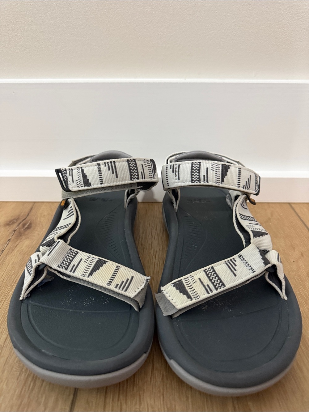 Teva Hurricane XLT2 Black Sandals with White Patterned Straps - Picture 3 of 7